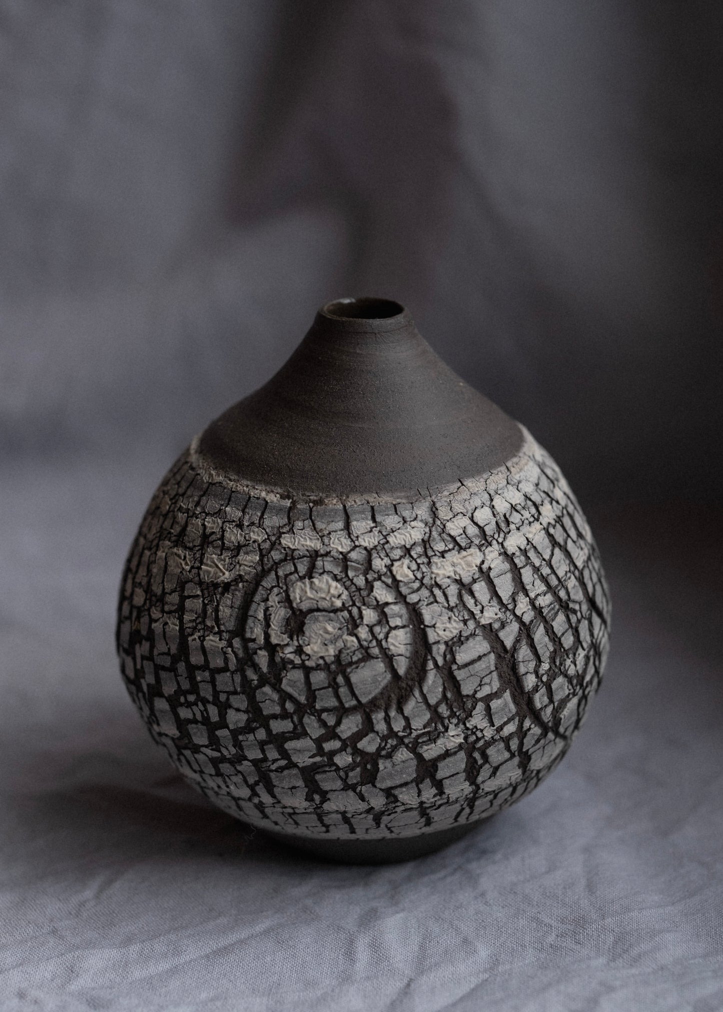 Contrast crackle vase