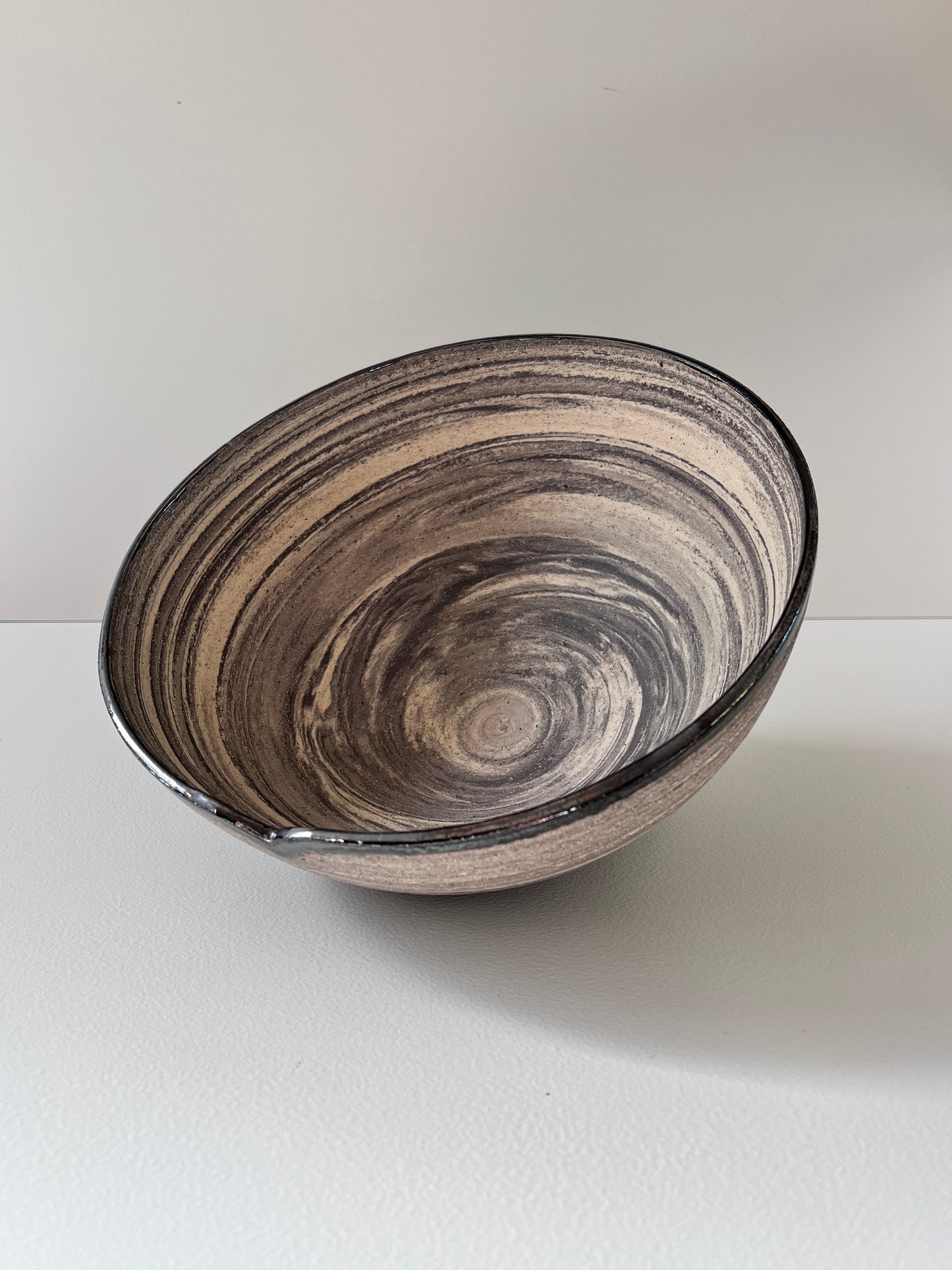 Marbled bowl with palladium rim